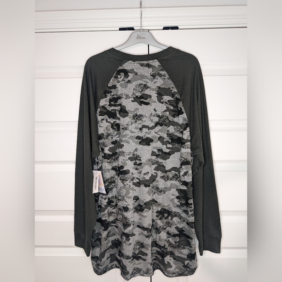 NWT LuLaRoe 2XL Mark Longsleeve Top Dark Green/Gray Camo 3 Buttons on Front - Picture 4 of 13